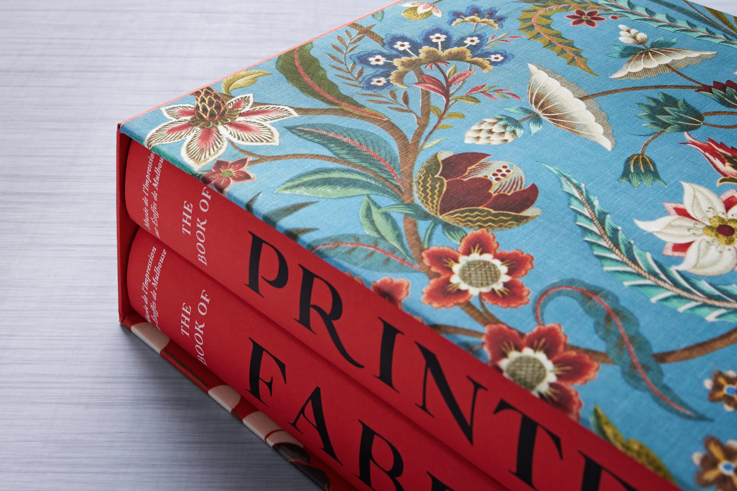 The Book of Printed Fabrics. from the 16th Century Until Today – Plastic Books